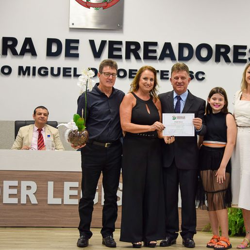 Câmara homenageia mulheres e renova Galeria Lilás para o ano de 2023