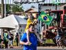Ao som do Hino Nacional manifestantes realizam parada no trevo da BR-282 
