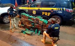 PRF prende traficantes com mais de meia tonelada de maconha em carro roubado