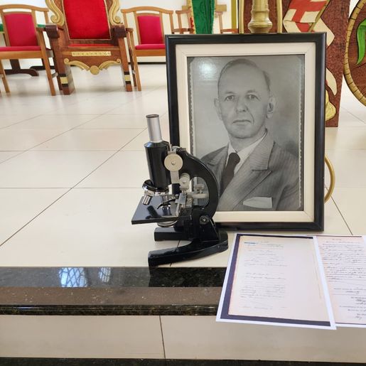 Escritor de Itapiranga lança livro sobre médico refugiado do nazismo