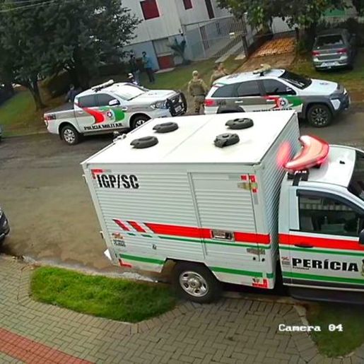 Idosa de 89 anos é achada morta com tesoura no pescoço em Chapecó