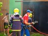 Fotos; Incêndio consome camionete em garagem de edifício em SMOeste