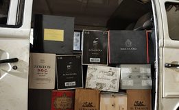 Polícia apreende 300 caixas de vinho contrabandeado em Dionísio Cerqueira