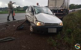 Carro e caminhão colidem na SC-163, em Iporã do Oeste