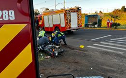 Colisão entre carro e moto deixa dois feridos em SMOeste