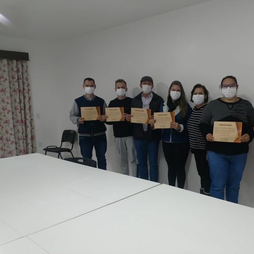 Secretaria de Assistência Social capacita servidores para retomada das oficinas