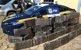  PRF apreende meia tonelada de maconha em camionete roubada na BR-282