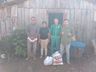 Grupo de voluntários realiza entrega de cestas de páscoa