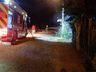 Casa fica destruída por incêndio na madrugada desta terça-feira 