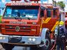 Fotos; Incêndio consome camionete em garagem de edifício em SMOeste