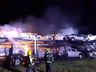 Vídeo: Carreta cegonha carregada pega fogo na BR 282