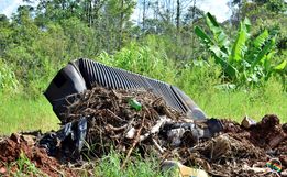 Morador denuncia descarte irregular de entulhos no bairro Progresso