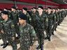 Militares do Exército prestam juramento à Bandeira em solenidade do Dia do Soldado