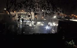 Incêndio destrói danceteria e loja no centro de Palmitos 