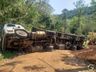 Carreta tomba e bloqueia o trânsito entre Iporã do Oeste e Tunápolis