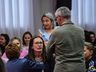 Educação de SC entrega notebooks para professores efetivos; fotos