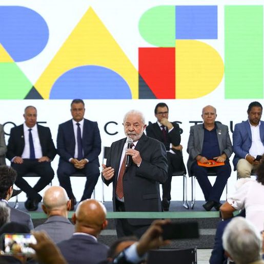 Para Lula, salário mínimo precisa subir conforme o crescimento da economia