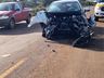 Colisão entre carro e caminhão mobiliza bombeiros