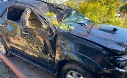 Veículo capota em ultrapassagem na SC 163 em Itapiranga