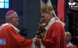 Arcebispo de Chapecó recebe pálio das mãos do Papa Leão XIV