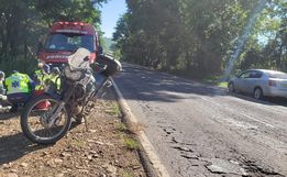Mulher e adolescente ficam feridos em colisão de moto e bicicleta na SC 163