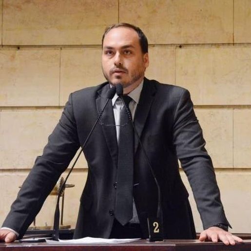 PF identifica Carlos Bolsonaro como articulador em esquema criminoso de fake News