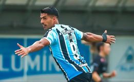 Suárez marca de novo e Grêmio vence o Caxias na abertura do Gauchão