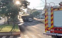 Colisão entre carro e caminhão deixa uma pessoa ferida