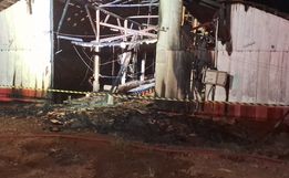 Aviário pega fogo em Palmitos e bombeiros controlam as chamas  
