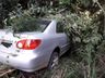 Motorista de automóvel sofre ferimentos leves em saída de pista