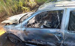 Veículo é destruído por incêndio em Iporã do Oeste