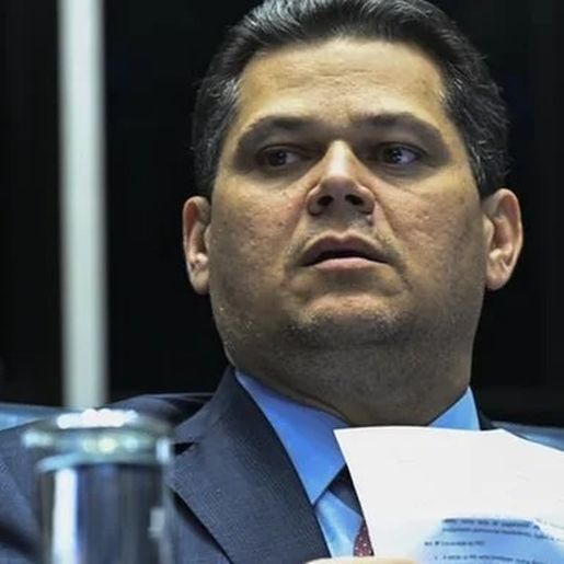 Alcolumbre manda PEC da Blindagem para Comissão de Justiça do Senado