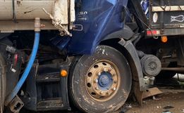 Motorista morre em acidente envolvendo caminhões na BR 163