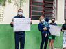Escola realiza “Abraço Solidário” contra a municipalização; assista ao vídeo
