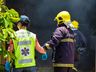Fotos; Incêndio consome camionete em garagem de edifício em SMOeste