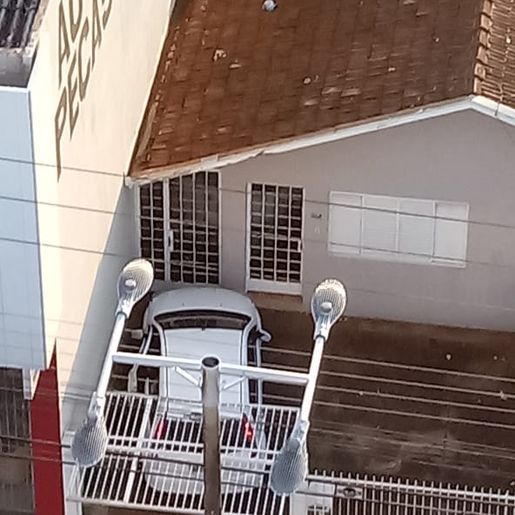Assalto em plena luz do dia termina com tiros e um ferido em Chapecó