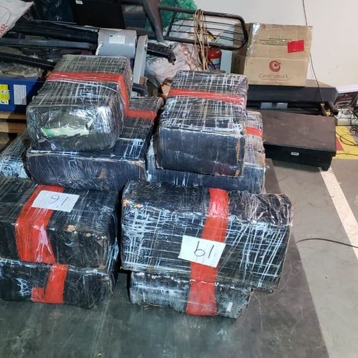 Carroça com 300 quilos de maconha é apreendida junto com burro de carga