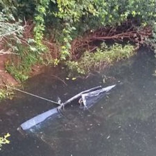 Duas pessoas morrem após veículo cair em rio entre São José do Cedro e Palma Sola