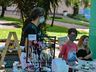 Artesãos  realizam feira na área coberta da Praça Walnir Bottaro Daniel