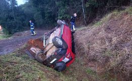 Rapaz de 22 anos morre em capotamento na BR-280