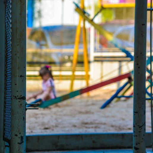 Crimes de feminicídio deixaram 2,3 mil órfãos no Brasil em 2021
