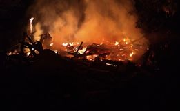 Incêndio consome completamente casa no interior