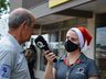 Campanha “Um presente de Natal” reúne crianças para entrega de presentes