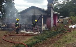 Casa é parcialmente destruída pelo fogo em Romelândia