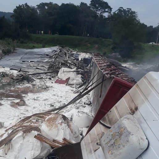 URGENTE: Capotamento de carreta é registrado em Romelândia