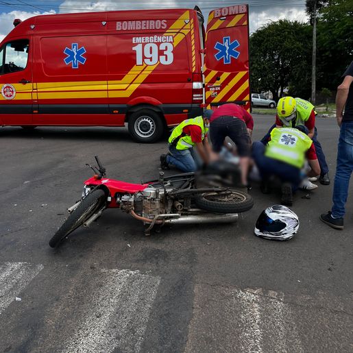 Motociclista sofre suspeita de fratura em acidente no centro de SMOeste 