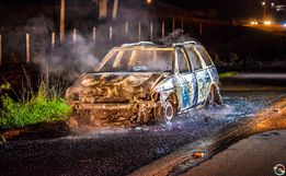 Veículo é destruído pelo fogo na BR 282 em Paraíso