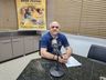 Diretor diz que demora ocorre por grande número de pacientes ao mesmo tempo