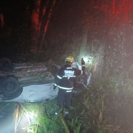 Condutor não é encontrado após capotamento na SC-163 em Itapiranga