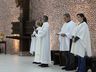 Sem procissão nas ruas, Corpus Christi é celebrado com tapetes dentro da igreja em SMO